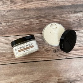 Pumice Scrub, Gardeners Hand Soap, Mechanics Hand Soap, Heavy Duty Soap, Cuts Grease (Caramel Woods)