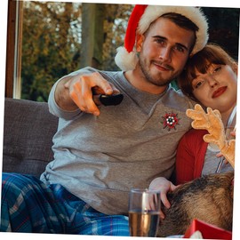 FOMIYES 2pcs Retro Christmas Snowflake Brooch Pins Elegant Breastpin Decoration for Holiday Parties Durable Material Stylish Accessories for Christmas Dress Up and Stage Performances