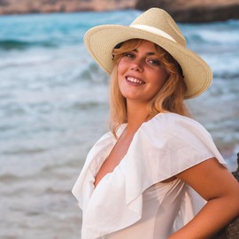 DRESHOW Women Wide Brim Straw Panama Hat Travel Fedora Beach Sun Hat Summer Straw Roll up Hats UPF 50+