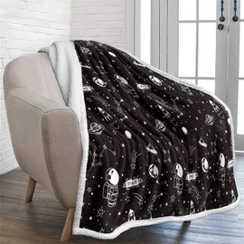 Lunoroey Space Blanket Throw Kids Boys Sherpa Fleece Throw Blanket Black Galaxy Space Universe Stars Astronauts Printed Sofa Blanket Soft Fuzzy Room Decor Gift 130x150cm