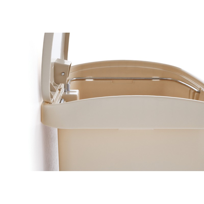 Rubbermaid Commercial Products STREAMLINE Plastic Front Step Step-On-Trash/Garbage Can/Bin, 13