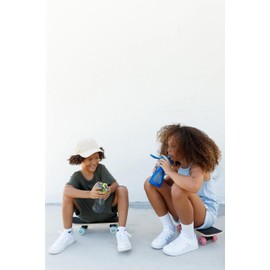 ZULU Torque Kids Tritan Botella de agua de plástico con funda de silicona, 16 onzas, gris/verde