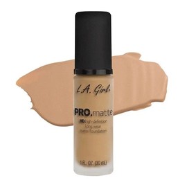 LA Girl HD Pro Matte Foundation, GLM717 Soft Beige - Medium huid met een warme/perzikkleurige ondertoon.