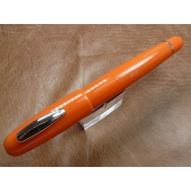 MV MONTEVERDE USA MEGA FOUNTAIN PEN IN ORANGE NEW  IN BOX  MEDIUM NIB