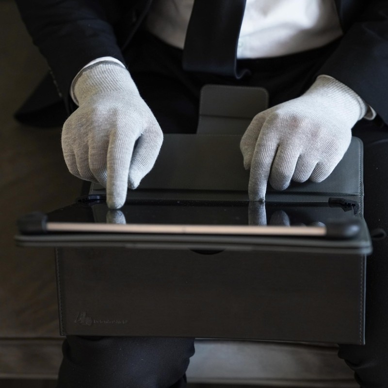 DefenderShield EMF Radiation Protection Gloves – Computer & Cell Phone