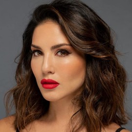 STARSTRUCK BY SUNNY LEONE Blush Stick For Women - Ginger Love Blusher Highlighter Blush Stick For Cheeks Matte Finish Waterproof And Long Lasting Blusher, Face Makeup 1 count (Pack of 1)