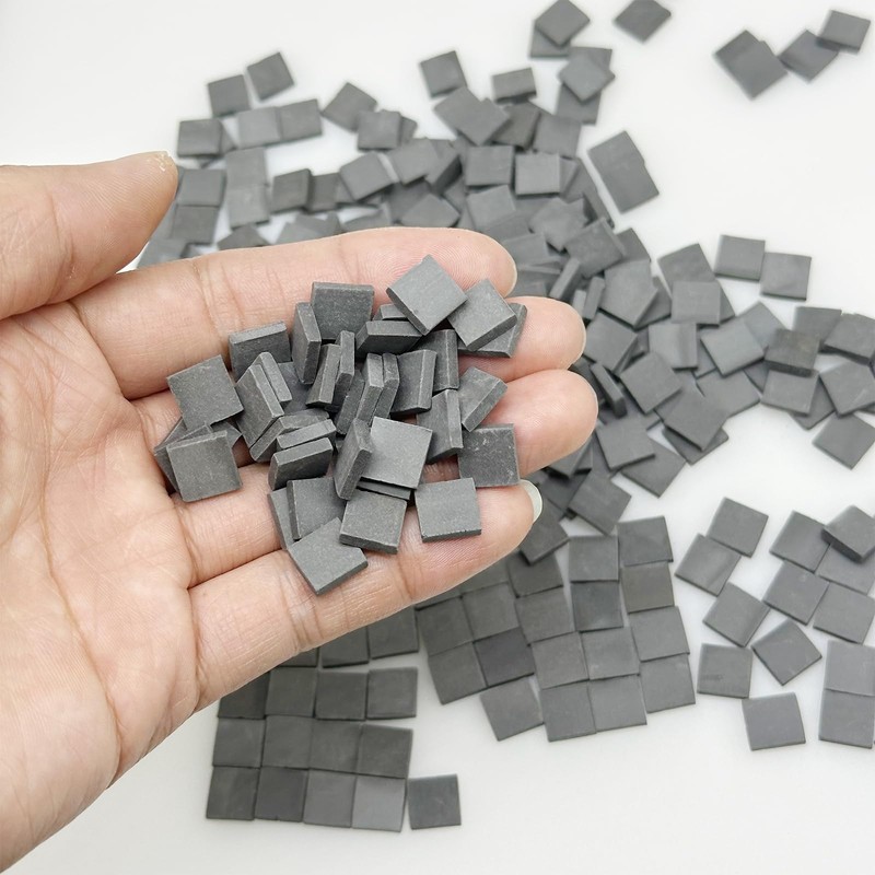 Attuslla Pack of 300 Mini Scale Bricks, Miniature Bricks, 1:35