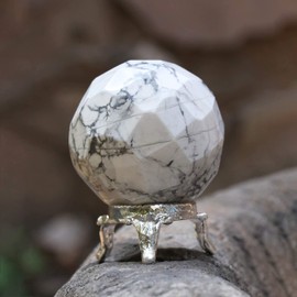 Crocon 45mm Howlite Diamond Cut Stone Sphere Ball with Metal Stand 1400+ Carats Gemstone Ball Healing Ornament Rock Sphere Sculpture Figurine for Fengshui Divination Crystal Home Decor Photography