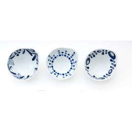 Nishinippon Pottery Arita Ware 20327284 Easy to Hold Picture Bowl, Set of 3 Patterns, Approx. Diameter 5.3 x Maximum Width 5.6 x Height 2.9 inches (13.5 x 14.3 x 7.3 cm), White, Navy Blue, Yellow