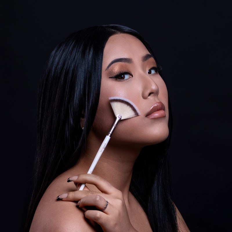 Highlight & Contour Luvia Brush Set, 3 Cosmetic Brushes in