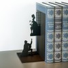 balvi - Romeo & Juliet Buchstütze aus Metall. Inspiriert in Shakespeares Werk.