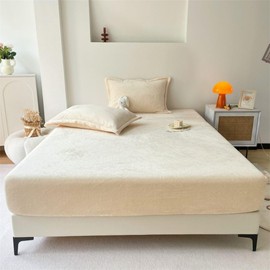 ZIQINPSQ Luxurious Velvet Fitted Sheets，All-Season Milk Plush Bedding，15" Deep Pockets Mattress Protector Cover for a Cozy and Elegant Sleep Experience (Not Include Pillowcases) (Beige, Twin XL)