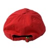 Gorra de béisbol roja con diseño de hoja de arce