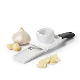 OXO Good Grips - Mandolina, Rebanador de ajo, Blanco
