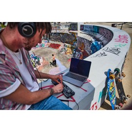 Hercules DJ Control Starlight Compact Controller with Serato DJ Lite