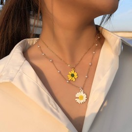 IMINI Layered Daisy Flower Pendant Necklaces for Women Girls Gold Plated Acrylic Resin White Yellow Sunflowers Shell Pearls Charms Link Choker Chains Adjustable Cute Jewelry
