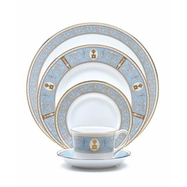 Wedgwood Chatsworth Dinner Plate