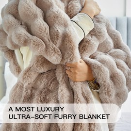 Plush & Plaid Faux Fur Twin Blanket for Couch Sofa, Fuzzy Soft Thick Bubble Blanket for Bedroom Living Room, 60 by 80 inches, Greyish Blue