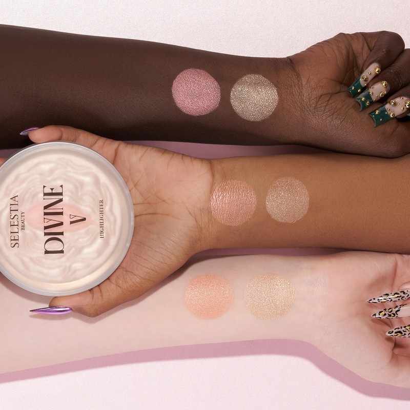 Powder Highlighter Makeup – Divine V – Radiant Glow for