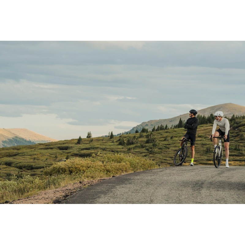 Swiftwick - ASPIRE FIVE Cycling Socks, Maximum Breathability, Crew (White,