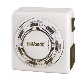Woods 59202 7-Day Vacation Security Lamp and Appliance Timer with 3-Prong Outlet