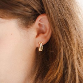 WEARON 14K Gold Plated Huggie Hoop Earrings - Simple Twist Chain Design, Hypoallergenic, CZ Stones