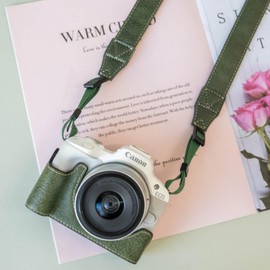 EOS R50 R100 Case, Retro PU Leather Protective Case for Canon EOS R50 R100 DSLR Camera, EOS R50 R100 Camera Case Bag, with Bottom Opening & Shoulder Strap. (Green)