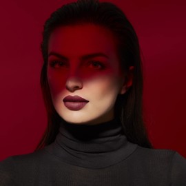 Deborah Milano Red Mat Lipstick Matte with Collagen and Hyaluronic Acid, 5 Deep Red, Nourishing and Softening Effect, Provides Intense and Long Lips, 4.5 g