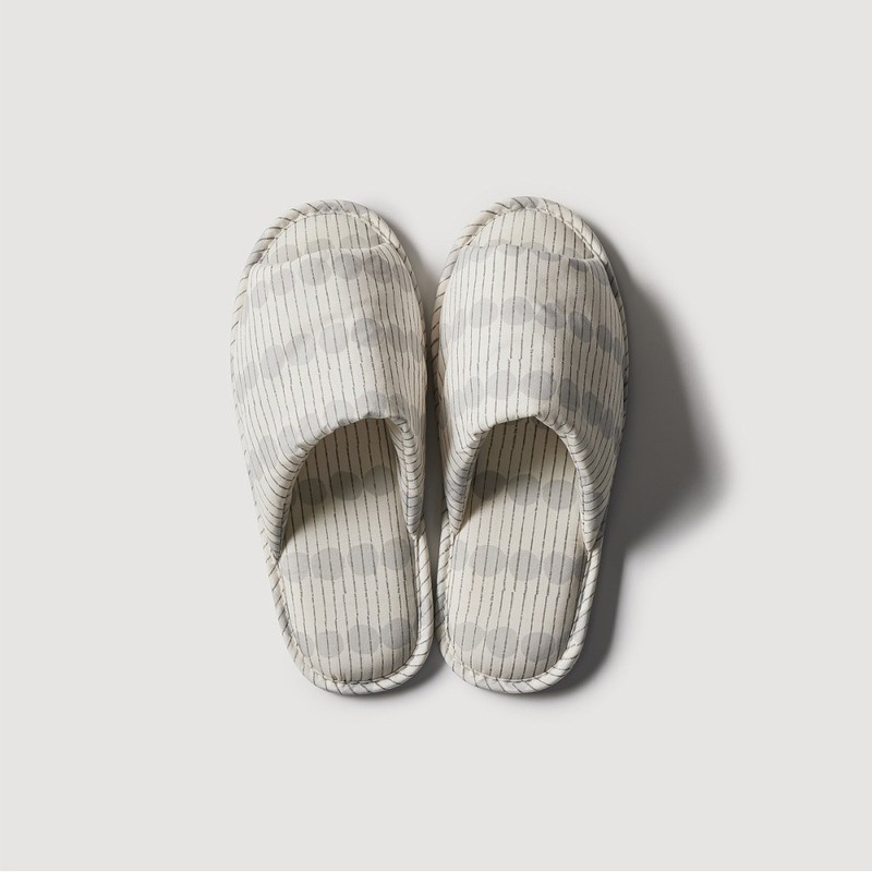 JAJU [JAJU] Crisscross Drawing Dot Living Room Slippers _230-245_Ivory