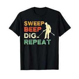 Cool Metal Detecting Gifts Detectorist Metal Detector Gifts T-Shirt