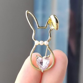 Lovely Bunny Pink Crystal Heart Brooch Lapel Pin for Women Girls Goldtone Pearl Hollow Rabbit Animal Brooches Pins Clothing Jackets Badges Corsage Shawl Clip Graduation Easter Birthday Holiday Jewelry Gifts for Daughter