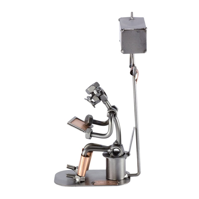 Steelman24 I Nuts and bolts sculpture Loo Man With Tablet