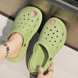 Zayookey 2 Stück Schuh Charms Big Toe Croc Charms 3D Zehenschuh Charms mit Haaren Lustige Schuh Dekoration für DIY-Clog-Sandalen Party Geburtstag Geschenke (B)