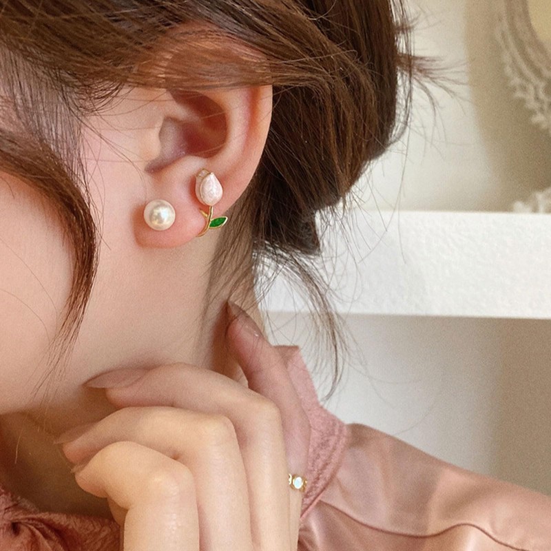 MAQVQLU Tulip Pearl Stud Earrings - Front and Back Earrings
