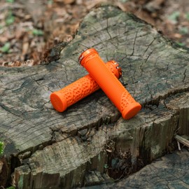 Funn Hilt JR Mountain Bike Handlebar Grips with Single Lock On Clamp, Bicycle Handlebar Locking Grips with 19 mm Inner Diameter, Short Bicycle Grips for Youth, Girls and Boys (Orange)