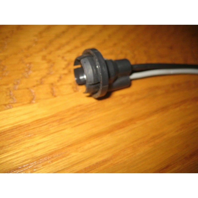 RED PIRANHA 12 V LIGHT SOCKET FOR 5/8" .625" HOLE