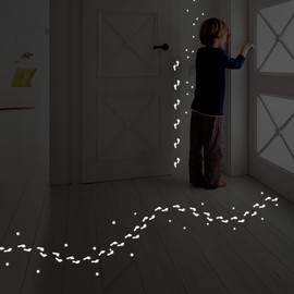 Wandkings Lustige Fußabdrücke, 78 Sticker, extra starke Leuchtkraft, Wandsticker Leuchtaufkleber, Fluoreszierend und im Dunkeln leuchtend