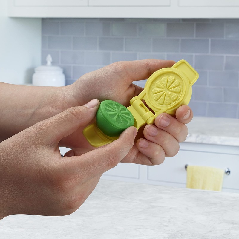 Play-Doh Play Doh Juice Squeezer Kitchen Set with Fun Fruit