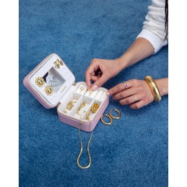 PAVOI Ice Blue Faux Leather Travel Jewelry Box for Women | Compact Travel Jewelry Case with Mirror | Portable Jewelry Organizer for Rings, Necklaces, Earrings, and Bracelets