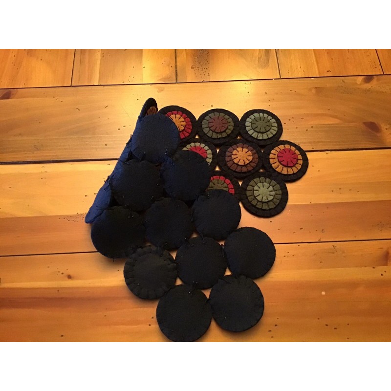 PRIMITIVE WOOL FELT PENNY RUG TABLE RUNNER CANDLE MAT IN