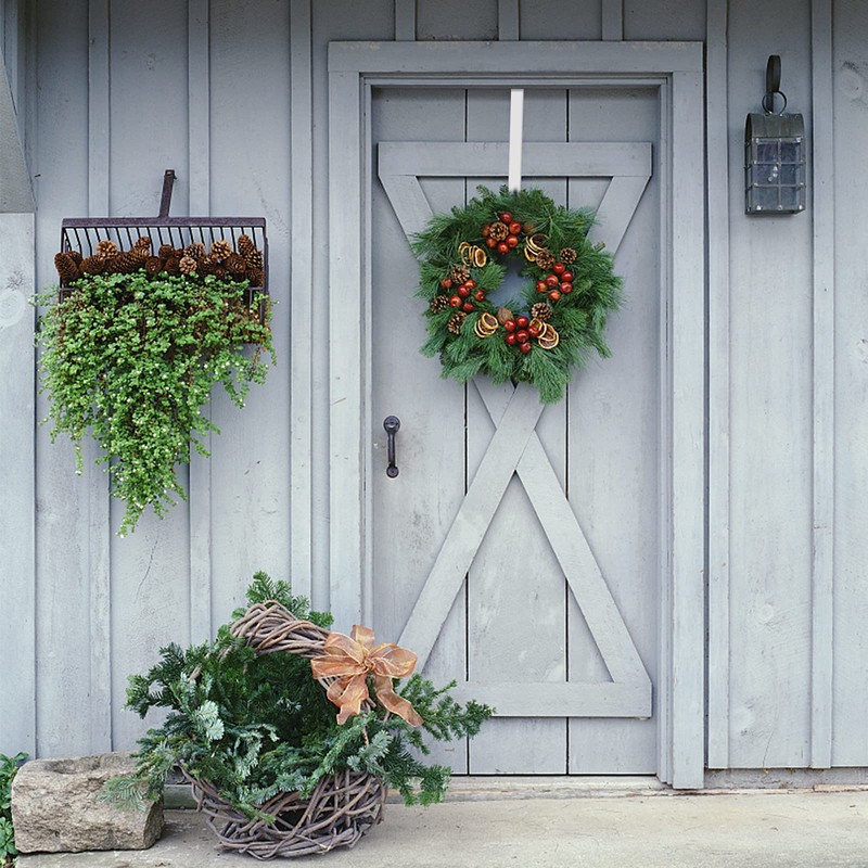 Jsdoin Christmas Wreath Door Hanger, 12.5 Inches Metal Door Wreath