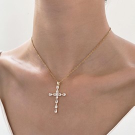 Yienate Crystal Cross Necklace Choker Gothic Pave Rhinestone Cross Crucifix Pendant Necklace Gold Tone Religious Cross Pendant Necklace Charm Jewellery for Women and Girls, Metal Material, Rhinestone