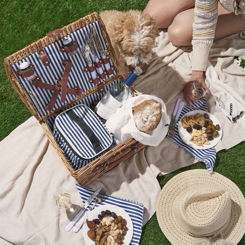 Twine Newport Picnic Basket, Wicker Basket with Place Settings, Wine