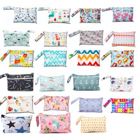 Qiantull Mini Nappy Bag with Colourful Animal Pattern Waterproof Wet Bag Changing Bag 22 x 15 cm Small Wet Bag Nappy Bag Wet Dry Cloth Organiser Bag for Babies Swimming Travel Beach, Green Zoo