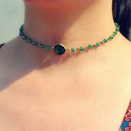 Yienate Boho Green Crystal Necklace Choker Chain Crystal Disc Pendant Green Crystal Gemstone Pearl Necklace Short Necklace Jewellery Gifts for Women and Girls, Metal Material