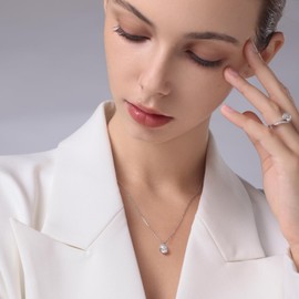 KRKC Moissanite Women's Necklace, 4 Prong Single Diamond, 0.5 ct/1ct/2ct/3ct/4ct, 925 Silver, 925 Moissanite Pendant Necklace, Hypoallergenic, White Gold Plated, Length Adjustable, Gift Box Included,