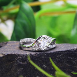 SAVEARTH DIAMONDS 1 Carat Round Cut Lab Created Moissanite Diamond Engagement Rings for Women 14K White Gold Plated Silver Ring Twisting Moissanite Rings-7