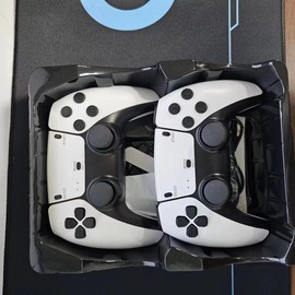 Wireless Retro Game Console, Plug and Play Video Game Stick Built in 30000+ Games,23 Classic Emulators, 4K High Definition HDMI Output for TV with Dual 2.4G Wireless Controllers（white）