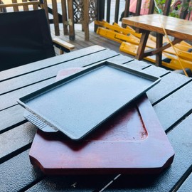 FJPTFENG Cast Iron Steak Plate, Grill Pans, Sizzle Griddle with Wooden Base, Steak Pan, Griddle Grill Pan with handles (Plate with Base 6.7" x 4.4")