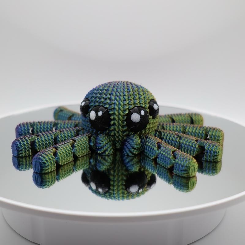 Articulated Crochet Spider - Color: Solid color (Random)